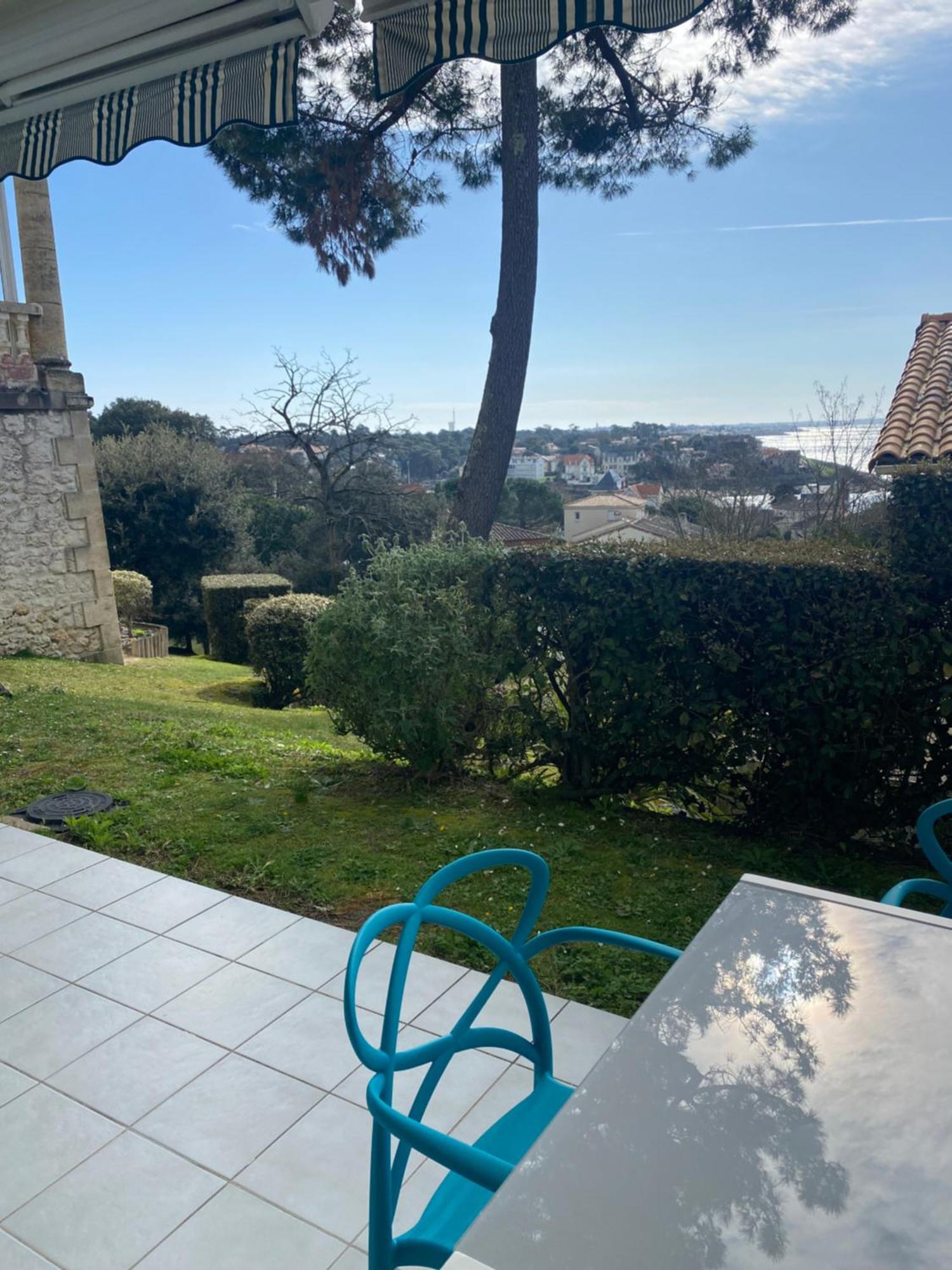 Vue Et Soleil Levant Au Belvedere *